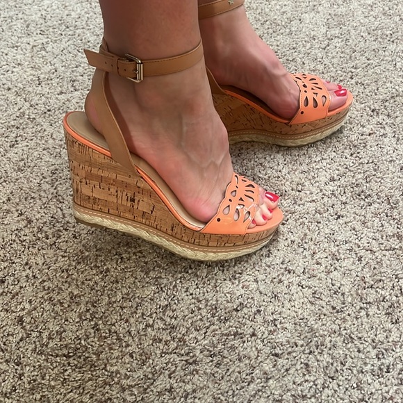 Nine wear cantaloupe orange wedges - Picture 2 of 6
